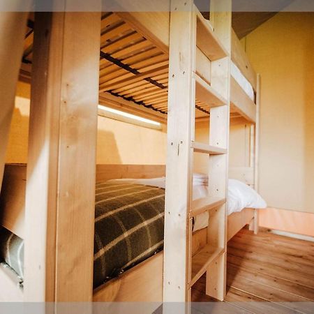 מלון לאנידלויס Ty Llewelyn Glamping & Camping מראה חיצוני תמונה